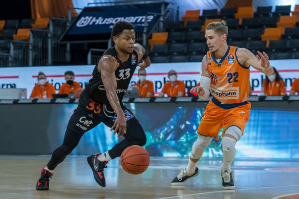 在短短数月 在短短数月